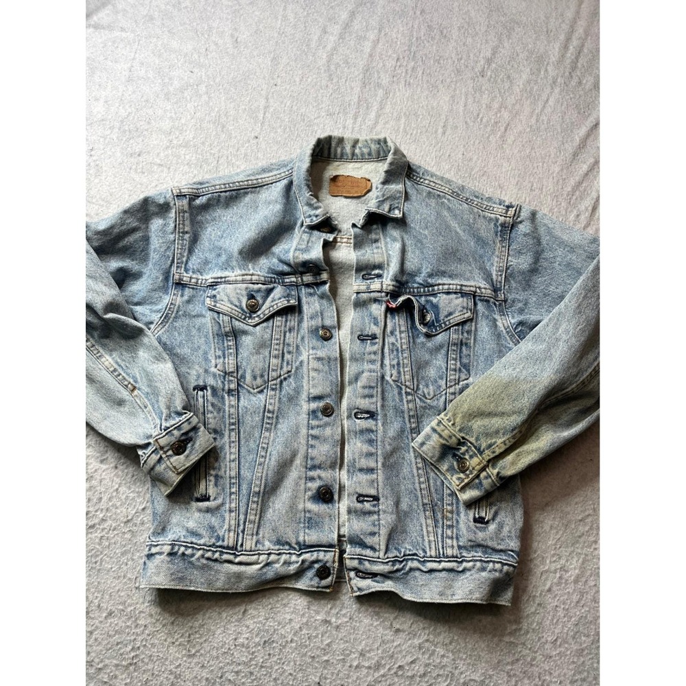 Vintage Levis Denim Jacket Light Wash Trucker Style Women Size Small distressed‎
